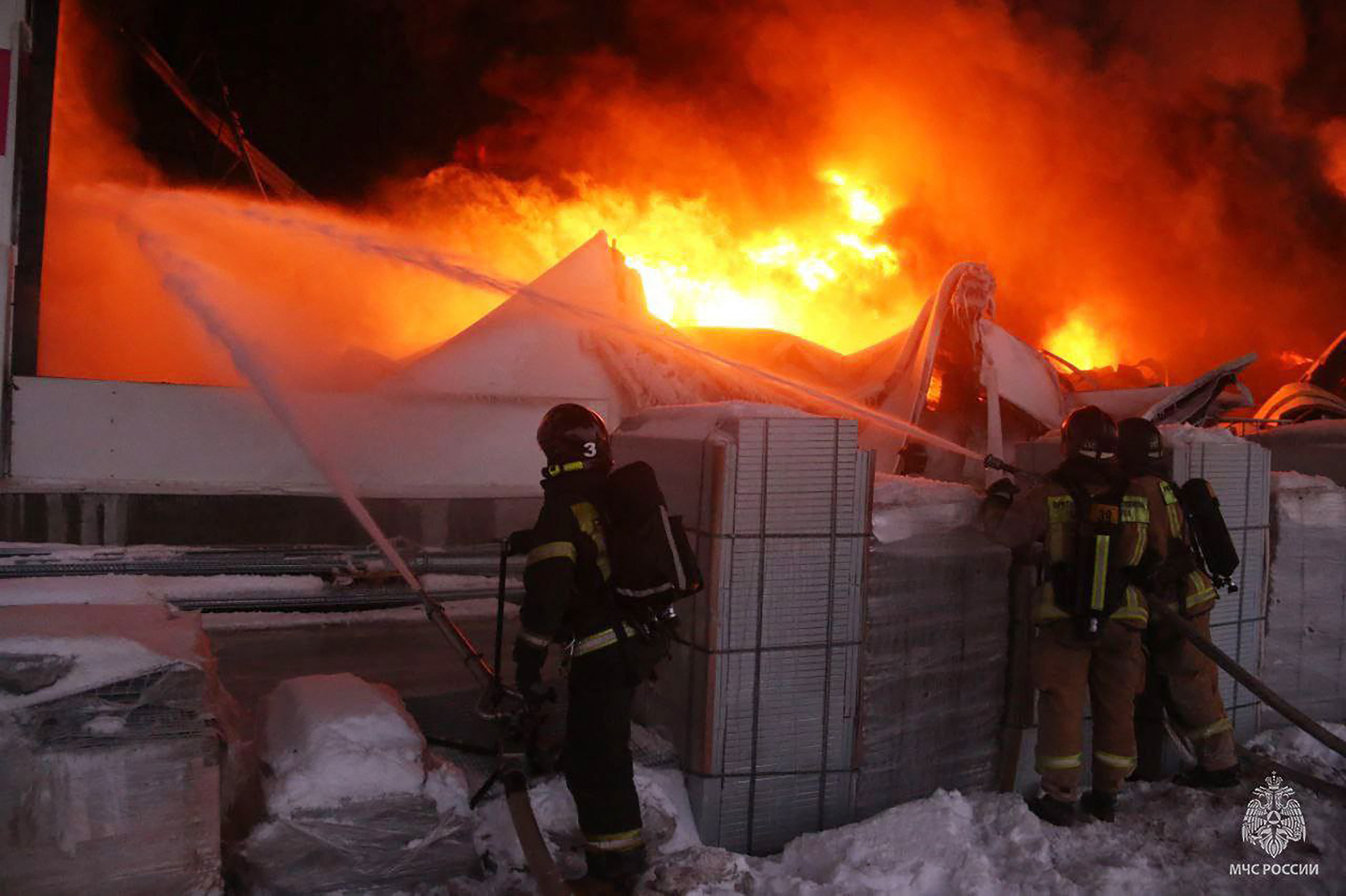 Massive fire and explosions devastate St. Petersburg’s Pravoberezhny Market